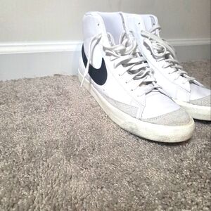 Nike Men's White and Black Blazers